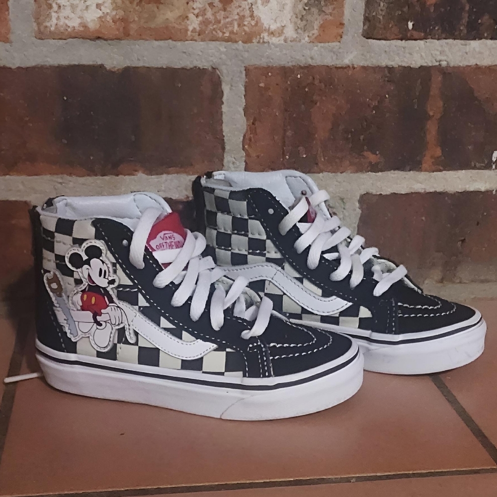 DISNEY LOVERS ALERT! VANS X Disney Sk8-hi Mickey Mouse edition